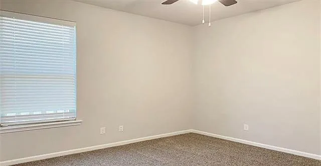 479 Lakeshore Vlg E — Photo 12