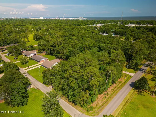 N Wright Ave, Long Beach, MS 39560
