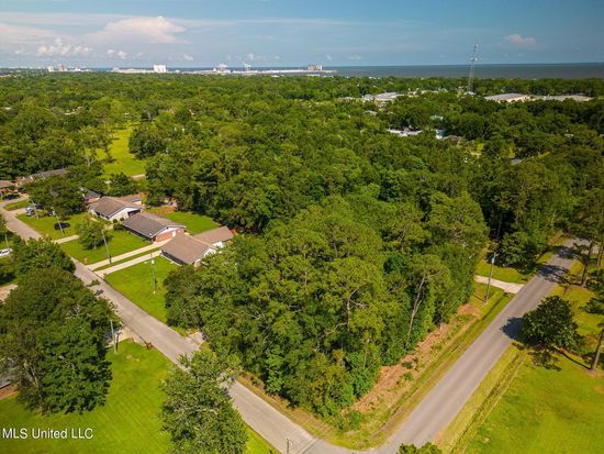 N Wright Ave, Long Beach, MS 39560
