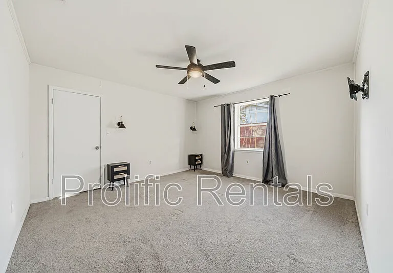 610 Creek St — Photo 31