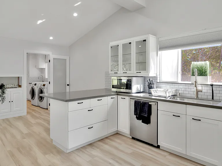5565 Ostin Ave — Photo 31