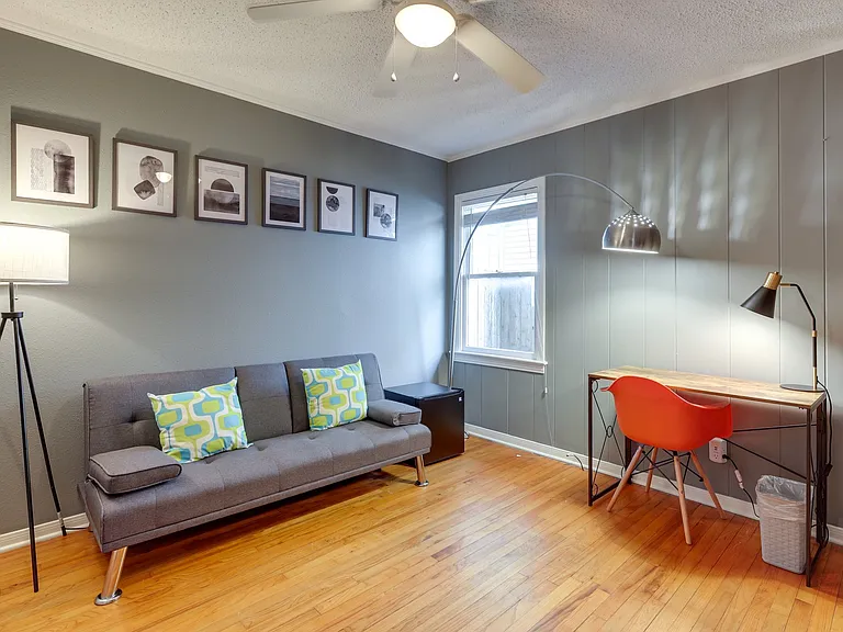 4517 Avenue P 1/2 — Photo 18