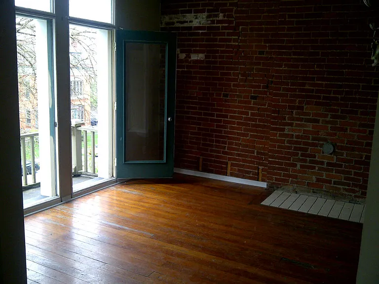 2112 Saint James Ave #2 — Photo 7