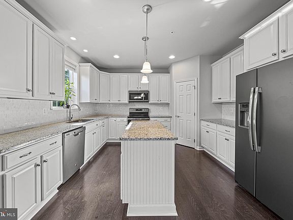 4th image of 465 Bradbury Ln