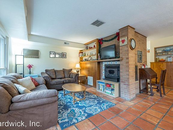 5th image of 4915 Malden Way