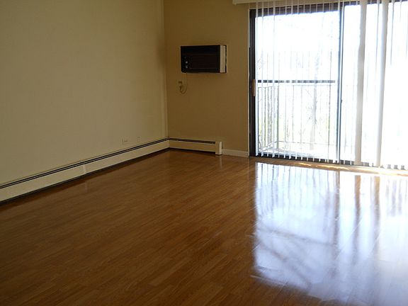 5th image of 845 Westmoreland Dr APT 6