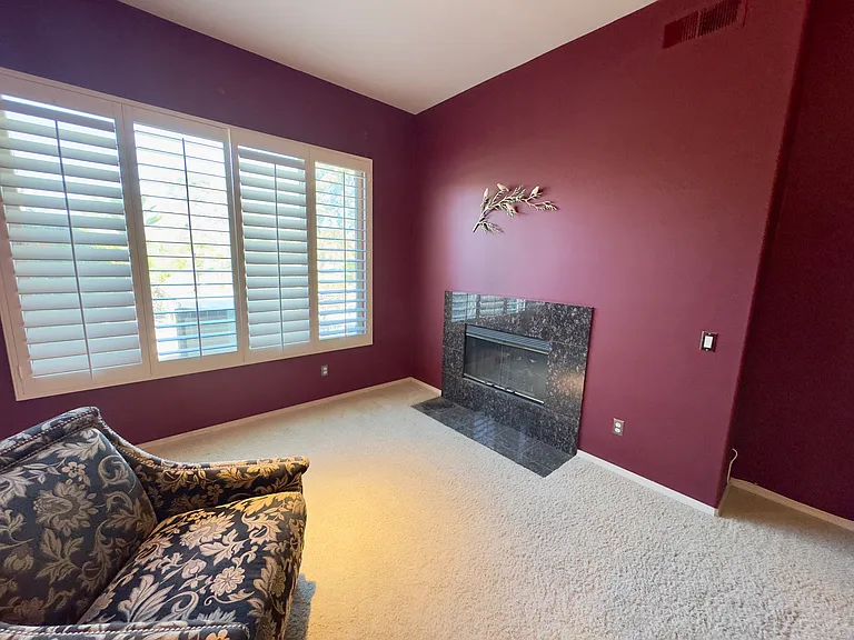 128 E Kavenish Dr — Photo 15