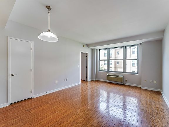 5th image of 149 Essex St APT 4H