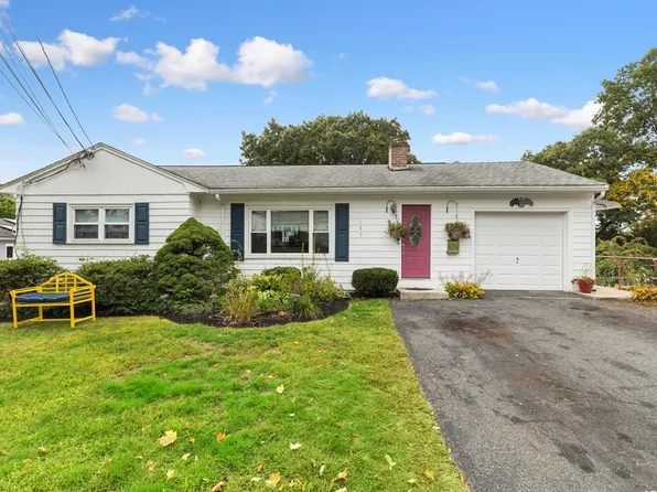 183 Edgewater Dr, Framingham, MA 01702