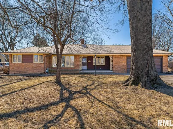 515 11th St, Lincoln, IL 62656