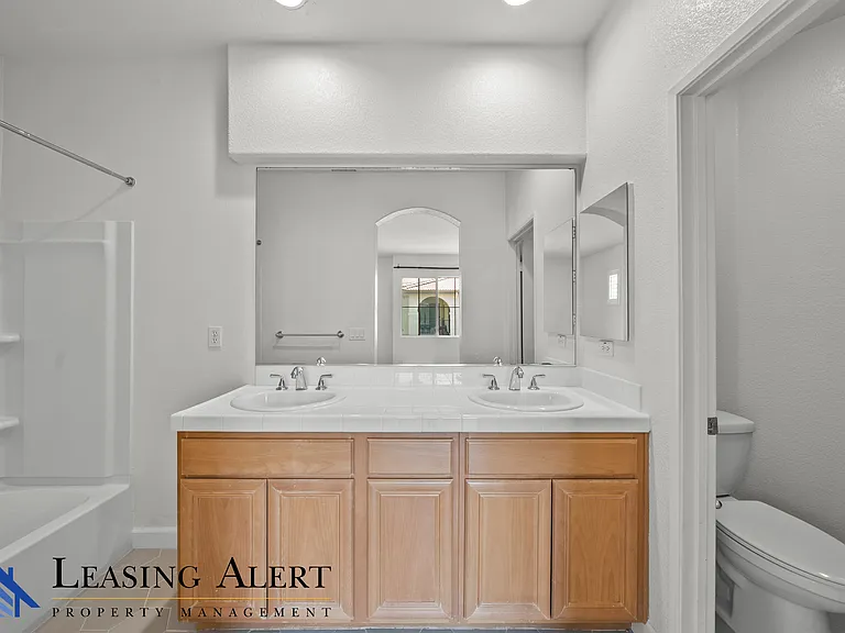 24320 Lorenzo Ln — Photo 16