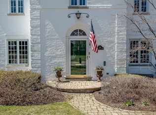 920 Forest Glen Dr W, Winnetka, IL