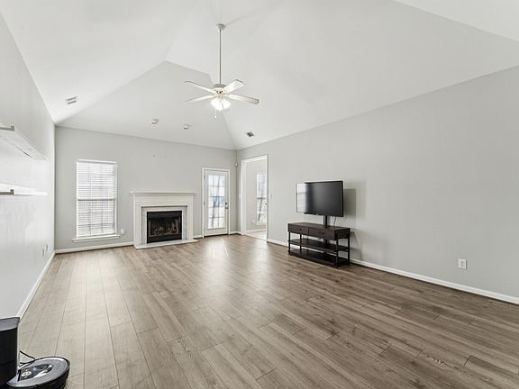 4th image of 108 Macon Ct