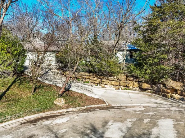 3008 Westdale Pl, Lawrence, KS 66049