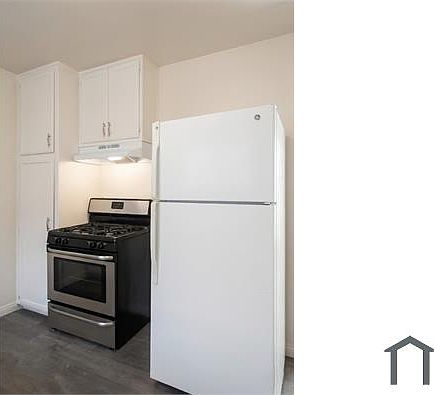 2nd image of 1127 1/2 W 111th St