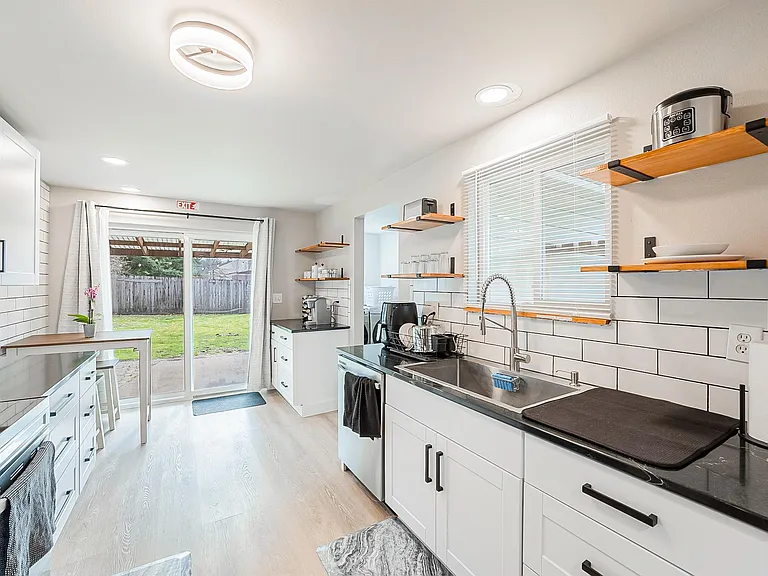 8419 Quinault Dr NE — Photo 15