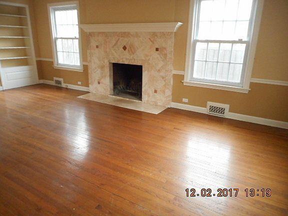 2nd image of 5878 N Forest Glen Ave