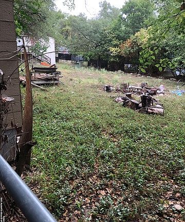 3rd image of 135 Deer Oak St