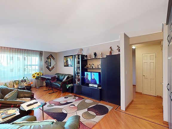 2nd image of 2928 W 5th St APT 8B