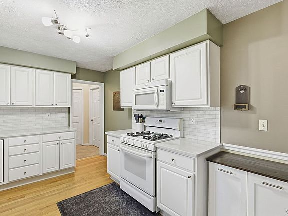 5th image of 7017 Bolivar Rd