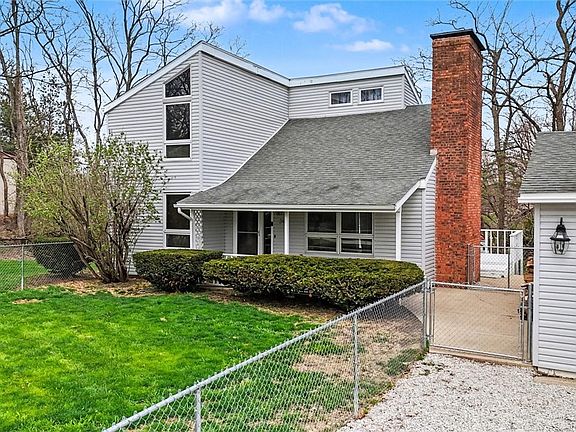 2nd image of 304 Eagle Bluff Dr