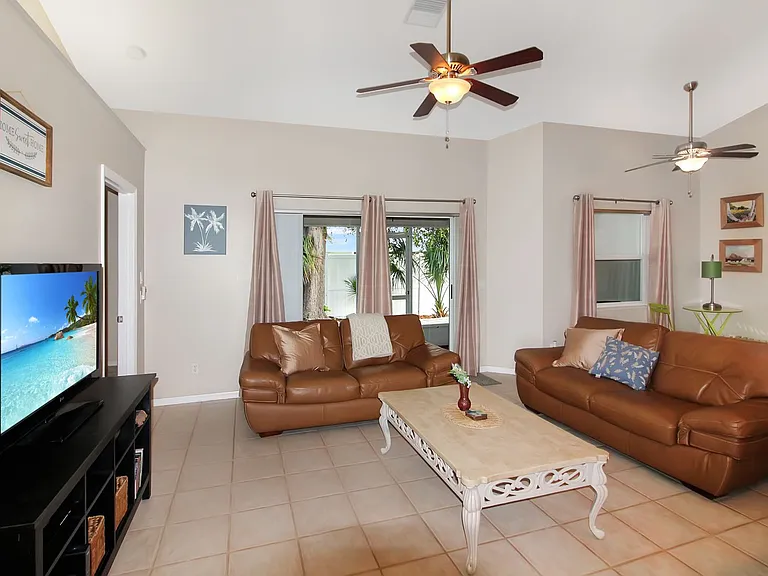 1180 Palmetto Dr — Photo 7