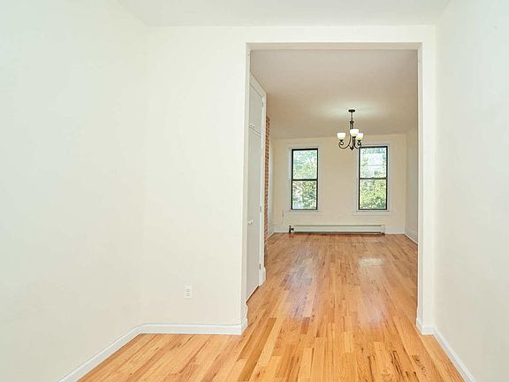 4th image of 501 Graham Ave #4