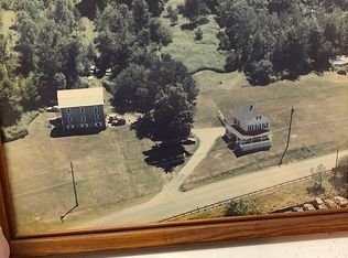 499 Fallbrook Rd, Carbondale, PA 18407