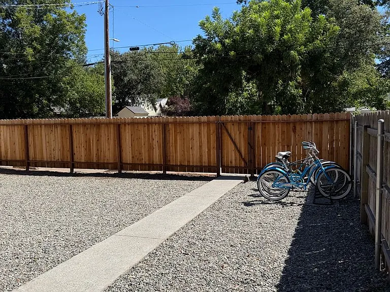 1448 Warner St — Photo 36