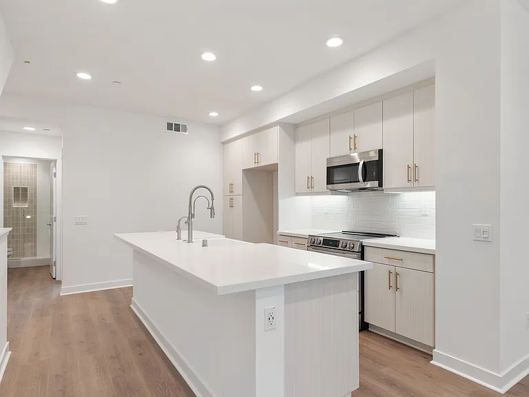 S Gardenia Ave — Photo 17