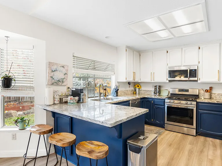 Bellsbrae Dr — Photo 18