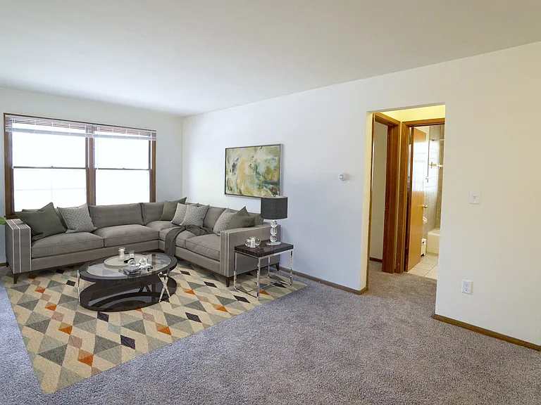 1529 Adrian St — Photo 3