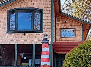 98 Westwood Dr, Sturbridge, MA 01566
