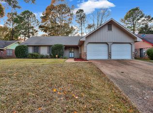 215 Idlebrook Dr, Jackson, MS 39212