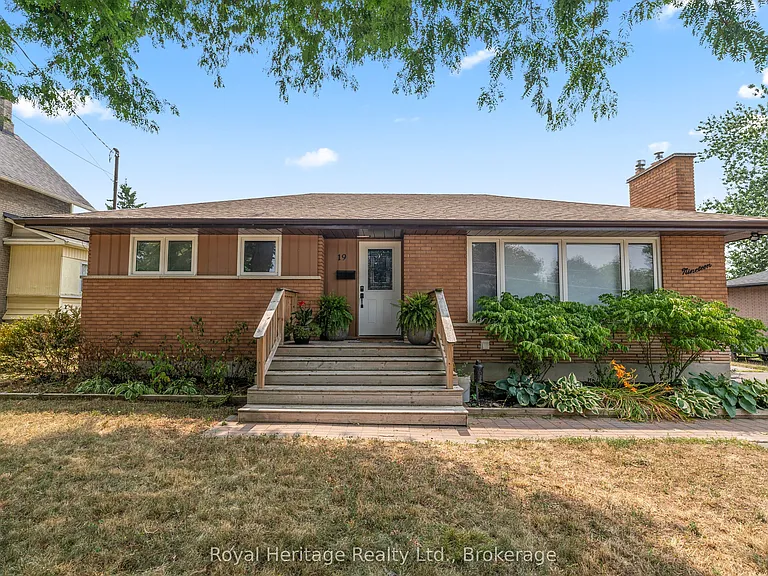 19 Kawartha Dr #LOWER — Photo 1