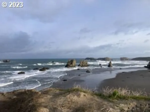 Jackson Rd, Bandon, OR 97411
