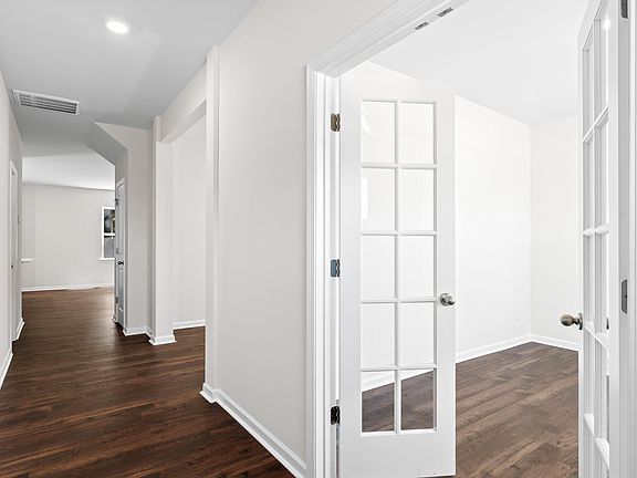 3rd image of 628 Hollyrose Cir