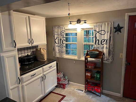 3rd image of 502 Shorecrest Dr