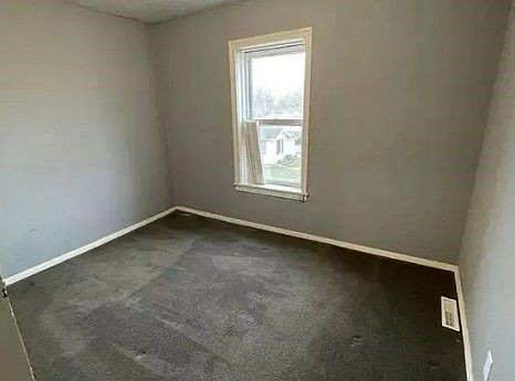 5th image of 2447 E Walnut St