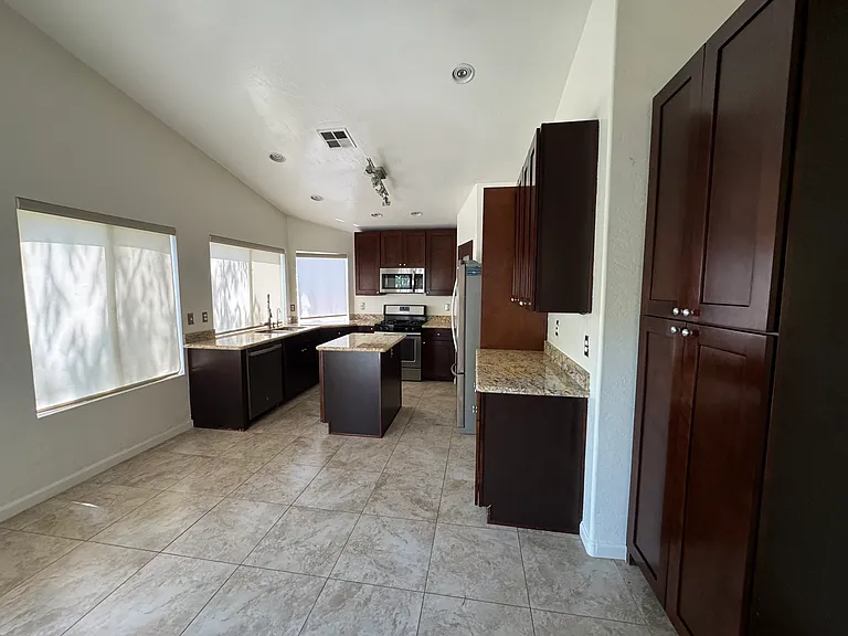 1727 E Pontiac Dr — Photo 10