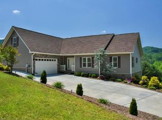 17 Lancaster Ln, Weaverville, NC 28787