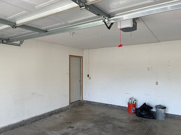 3rd image of 17 Spring Creek Dr #B