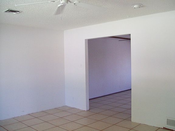3rd image of 300 Wildrose St
