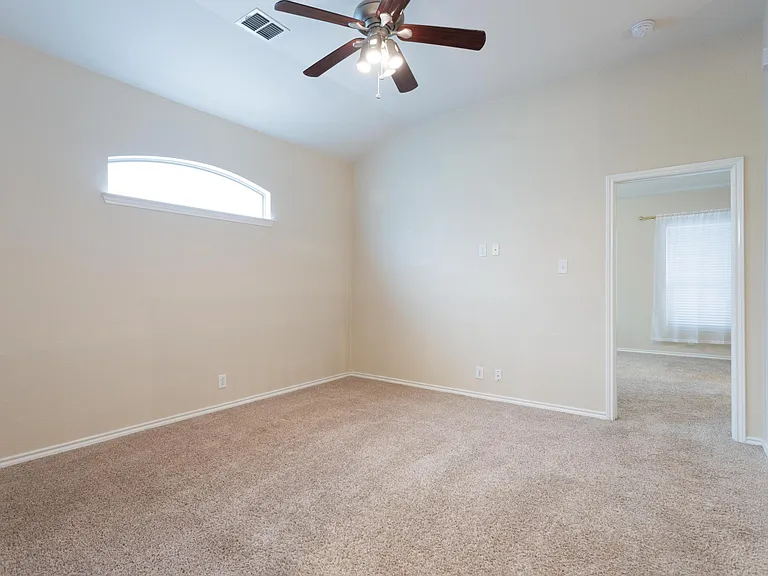 1227 Cresswell Cv — Photo 16