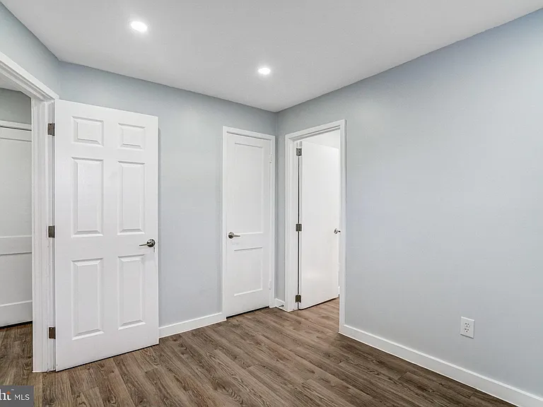 3120 Chepstow Ln — Photo 11