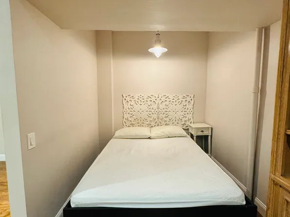 65 East 54th Street image 6 of 10