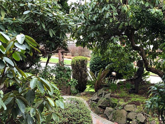Walkway from the street