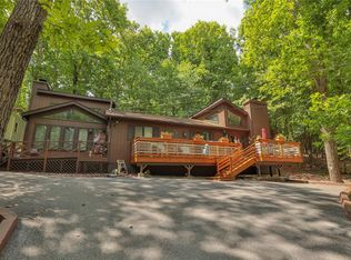 2114 Lansdale Dr, East Stroudsburg, PA 18301