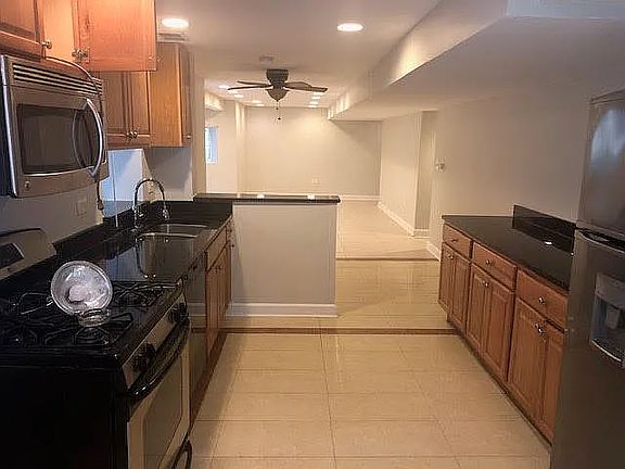 2nd image of 6230 N Francisco Ave #G