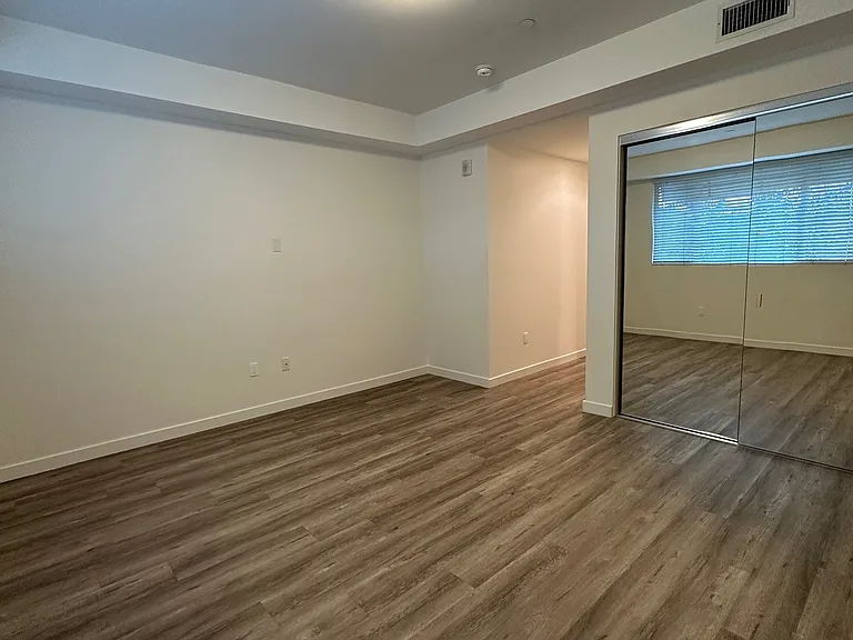 5327 Hermitage Ave — Photo 14